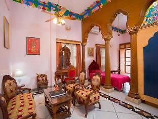 Vrindavan Retreat Hotel Kochi Exterior photo