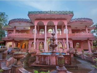 Vrindavan Retreat Hotel Kochi Exterior photo